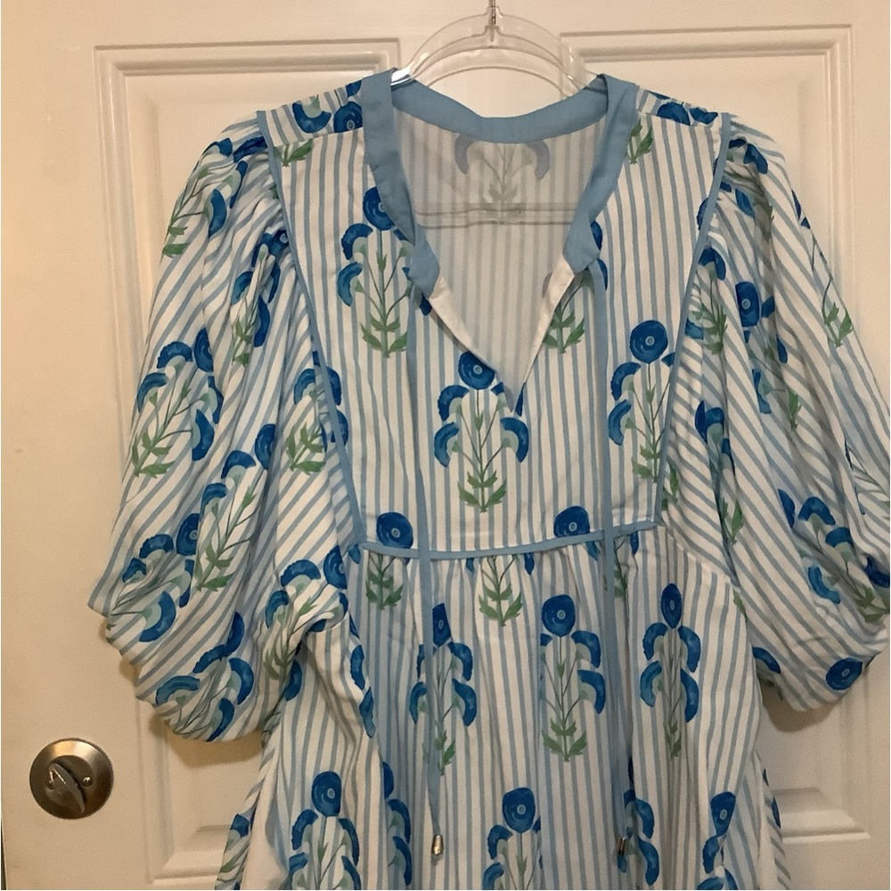 Blue Floral Casual Dress with Pockets
NEW Without Tags